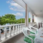 Front Apartman
