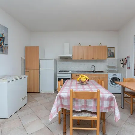 Lovely In With Wifi Apartmán Sveti Filip i Jakov