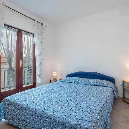 Front In Apartment