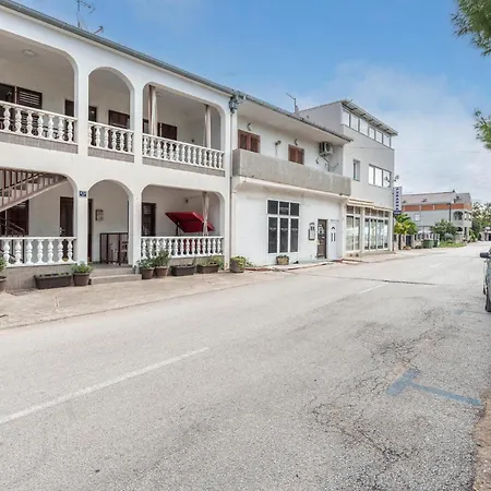 Front In Apartamento Sveti Filip i Jakov